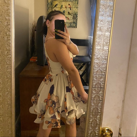 Beautiful spring dress - Picture 4 of 6